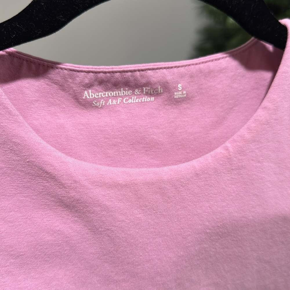 ABERCROMBIE & FITCH pink long sleeve - Picture 2 of 3